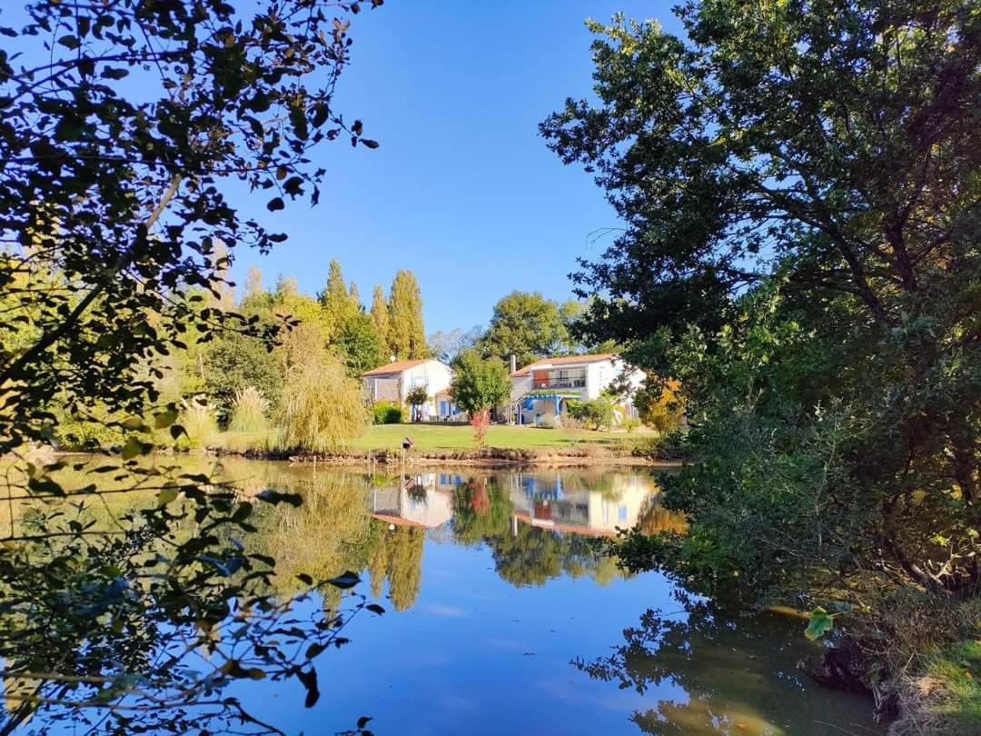 Gite Douceur De Vivre Saint-Avaugourd-des-Landes Esterno foto